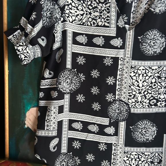 Fun 2 Fun Black and White Patterned Blouse Small - Picture 4 of 16